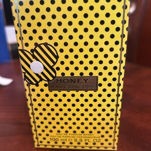 Marc Jacobs Yellow and Black Polka Dot Packaging